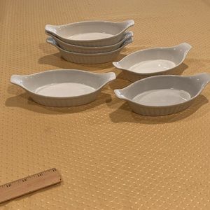 Mini casserole dish oval (6 pc set).  Microwave and oven proof.